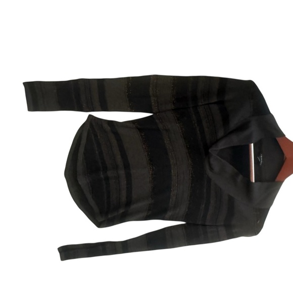 Theory GUC Brown/Black fitted scoop neck sweater. - Picture 2 of 11